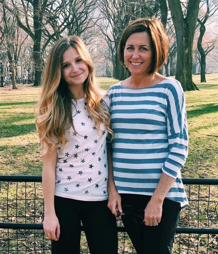 This Mom Takes A Selfie In Her Daughters Dorm Ends Up Regretting It Page 5 Of 47